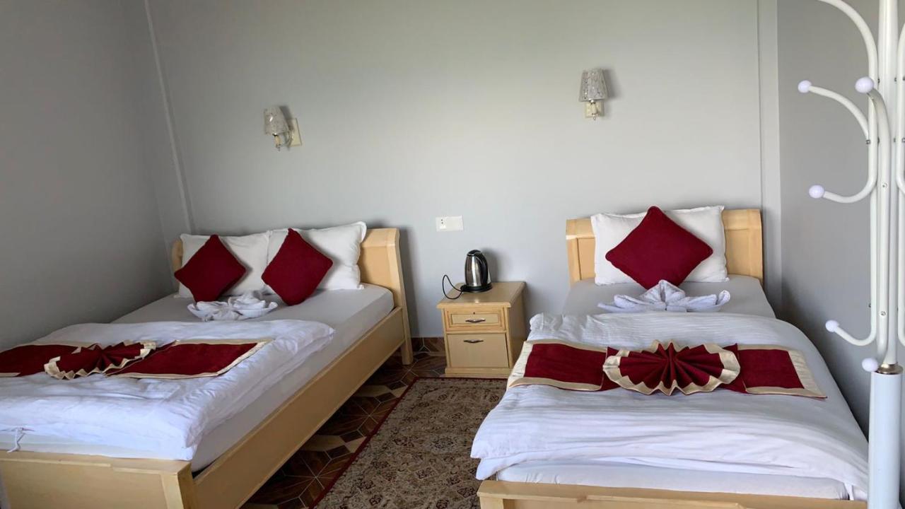 Hotel Pristine Himalaya Покхара Екстер'єр фото