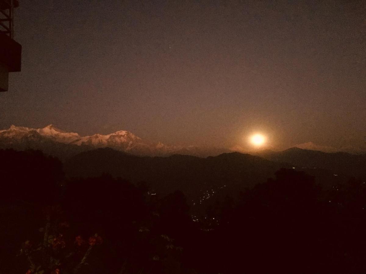 Hotel Pristine Himalaya Покхара Екстер'єр фото