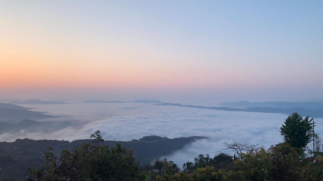 Hotel Pristine Himalaya Покхара Екстер'єр фото