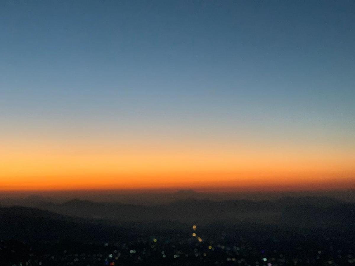 Hotel Pristine Himalaya Покхара Екстер'єр фото