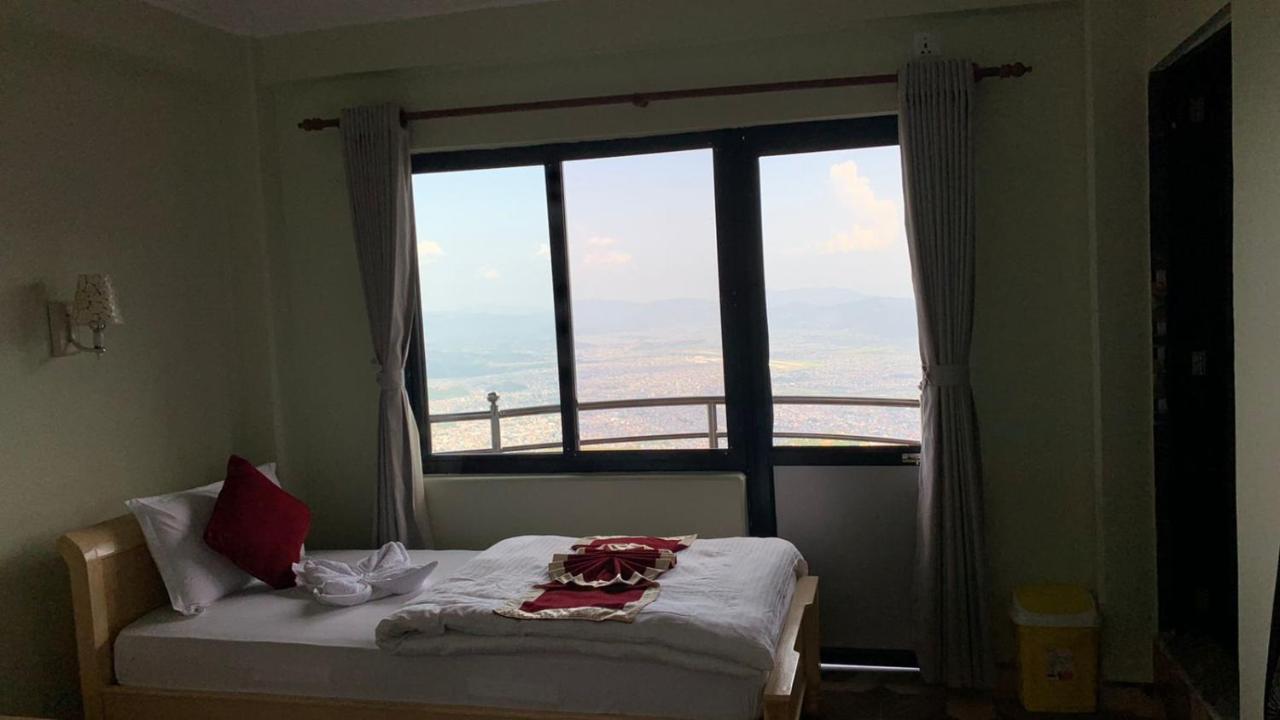 Hotel Pristine Himalaya Покхара Екстер'єр фото