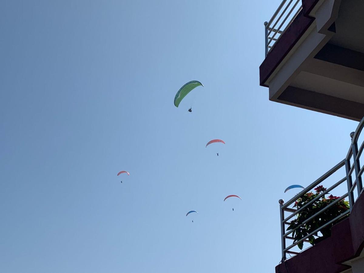 Hotel Pristine Himalaya Покхара Екстер'єр фото