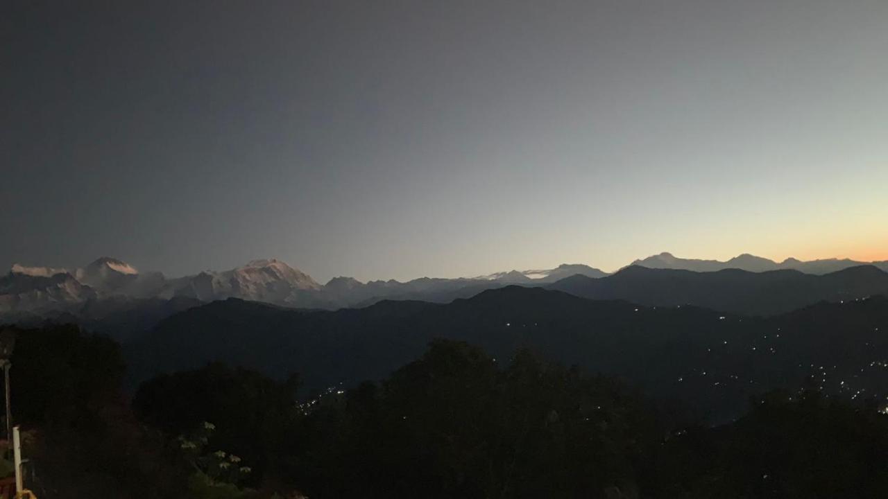 Hotel Pristine Himalaya Покхара Екстер'єр фото