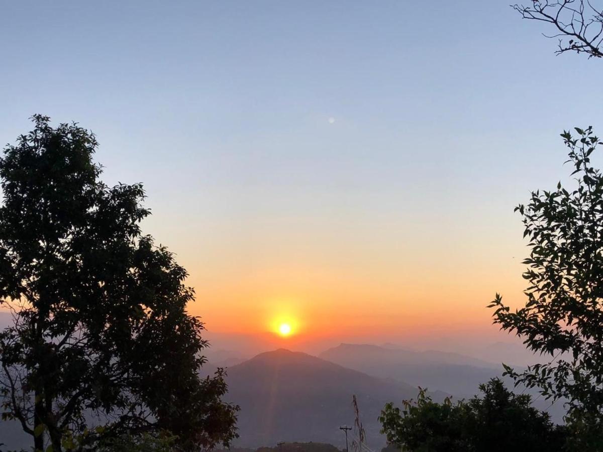 Hotel Pristine Himalaya Покхара Екстер'єр фото