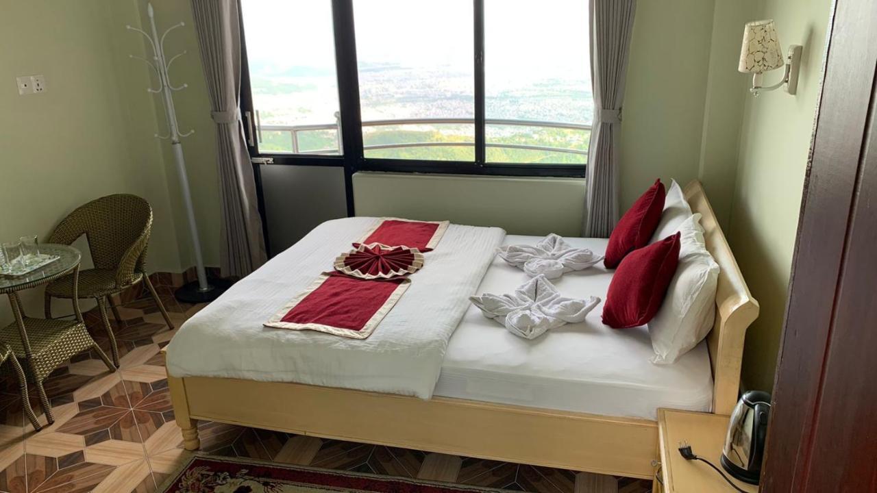 Hotel Pristine Himalaya Покхара Екстер'єр фото