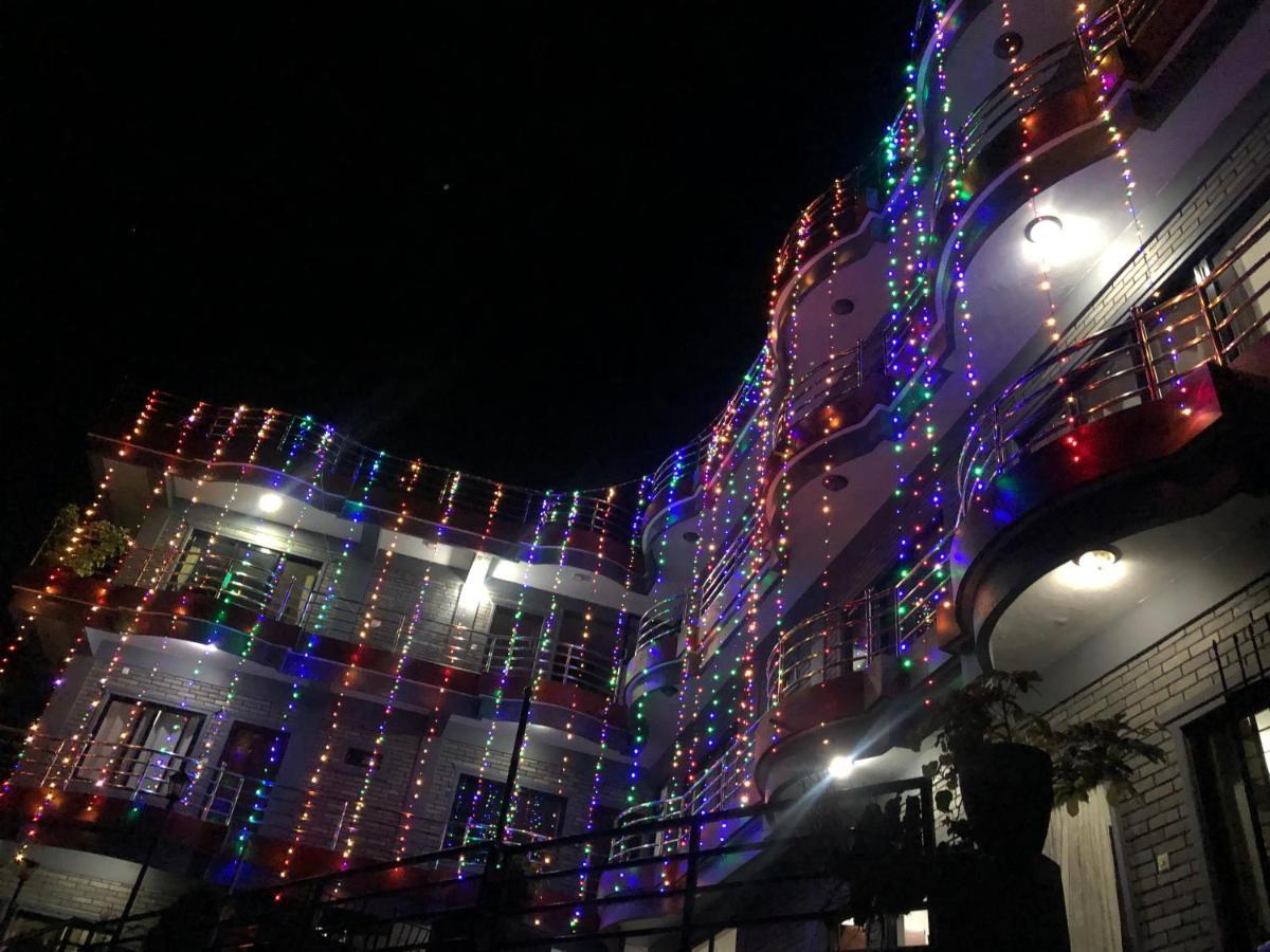 Hotel Pristine Himalaya Покхара Екстер'єр фото