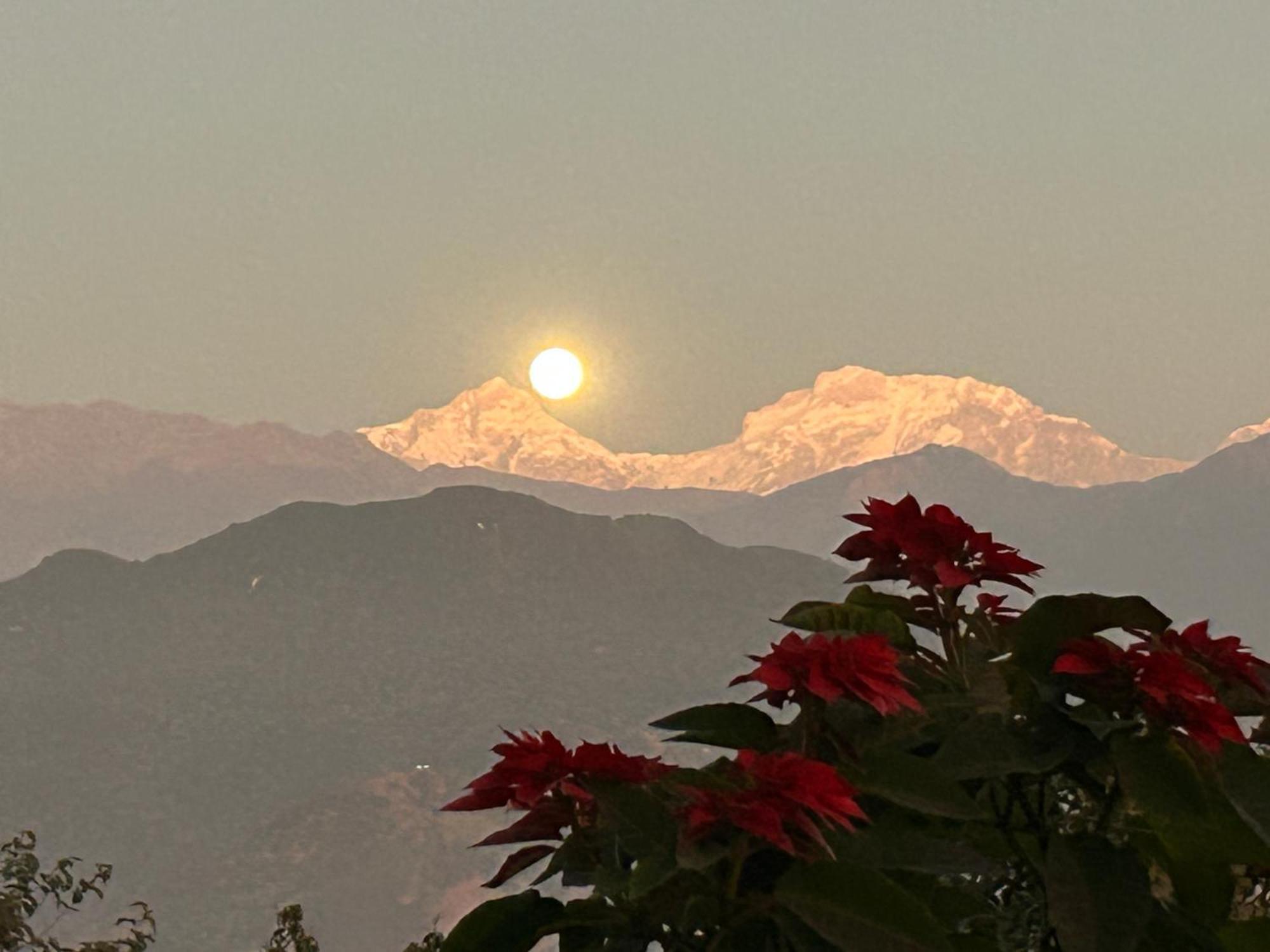 Hotel Pristine Himalaya Покхара Екстер'єр фото
