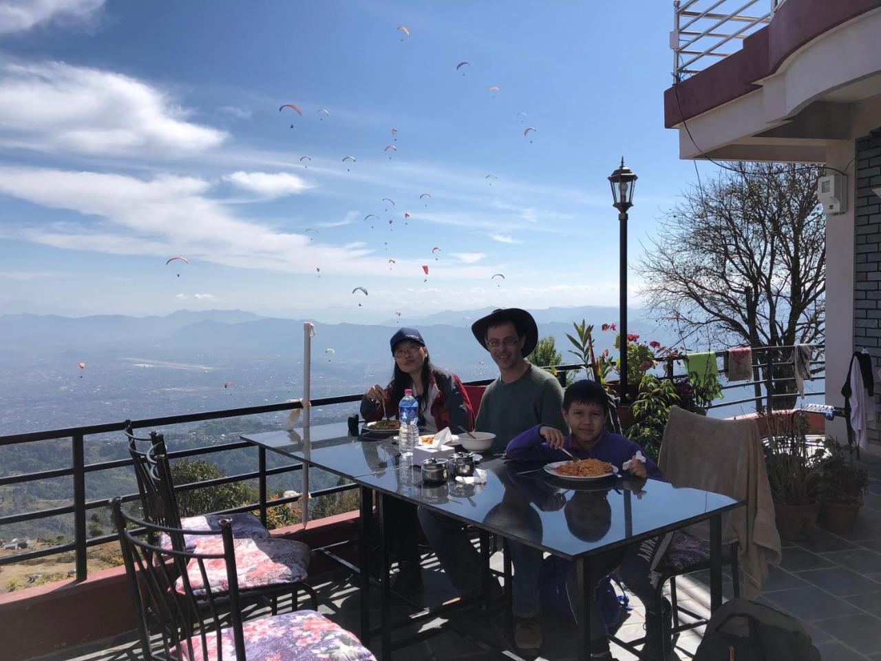 Hotel Pristine Himalaya Покхара Екстер'єр фото